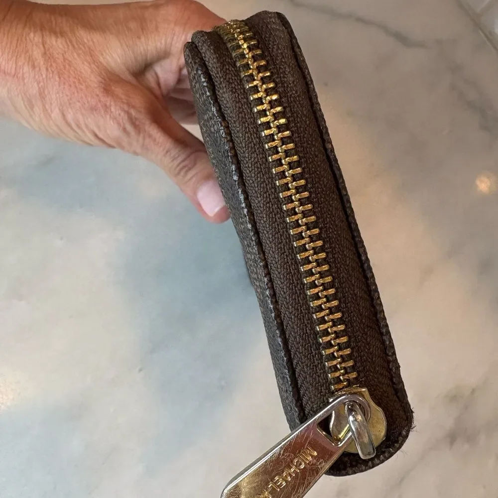 Michael Kors Wallet Leather Signature Continental FullmZip Accordion Bag